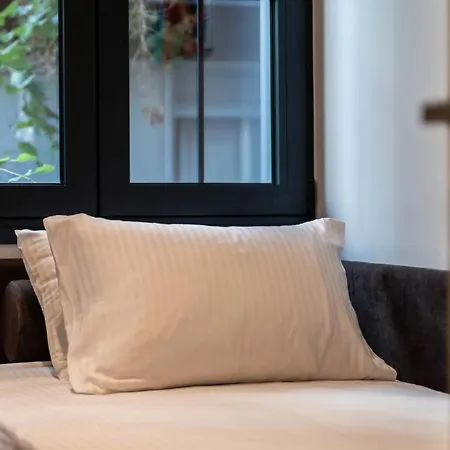 Bauhaus Luxury Suites 202 8' To Panepistimio Metro Lägenhet