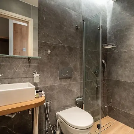 Bauhaus Luxury Suites 202 8' To Panepistimio Metro Lägenhet