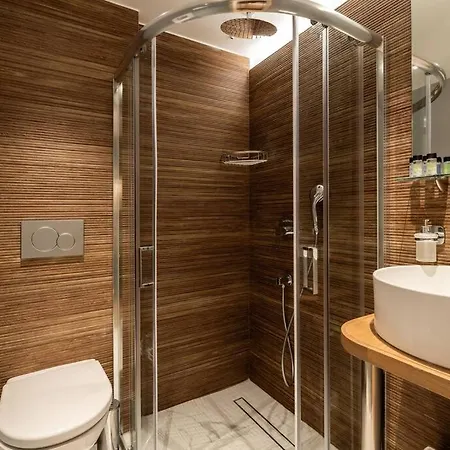 Bauhaus Luxury Suites 202 8' To Panepistimio Metro Lägenhet